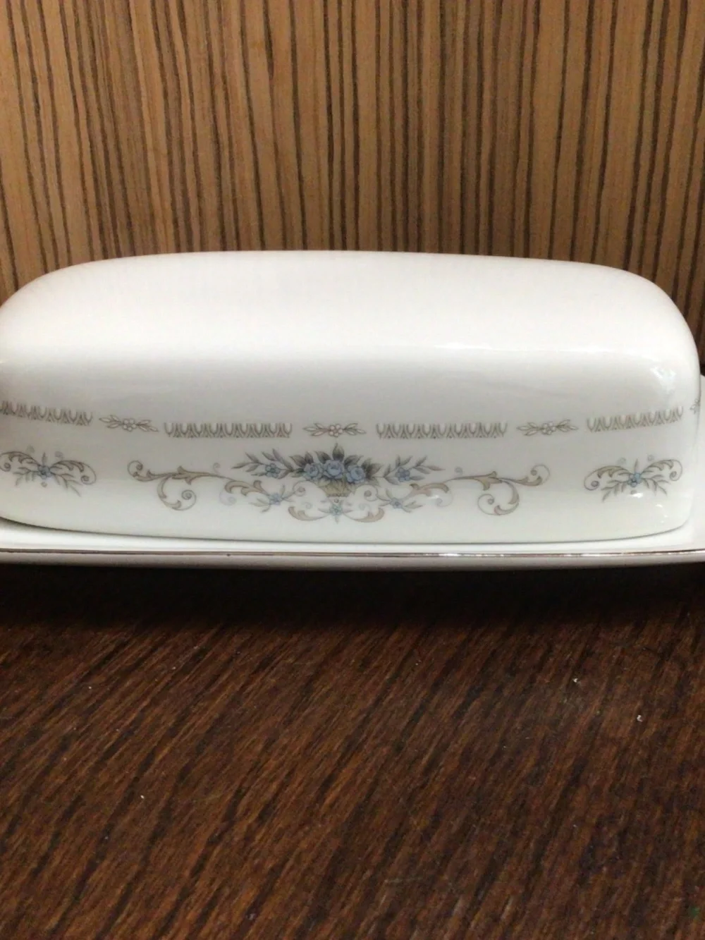 Vintage 1060 Diane  by Wade Porcelain butter dish. Excellent shape